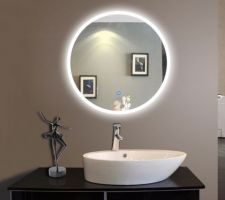 Choix des meubles de salle de bain des loulous : Meubles blanc graphique et bois Néo ( Leroy Merlin) posés en quinconces comme sur la photo,la colonne en moins. La vasque sera une vasque carrée à posée,photo 2 ( Leroy Merlin ) et le miroir rond Diam 90 lumineux à Led (LM)