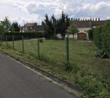 Terrain 500m2
Hors lotissement, fa&ccedil;ade 28m.