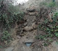 Terrassement terrain pour raccordement eau et tae