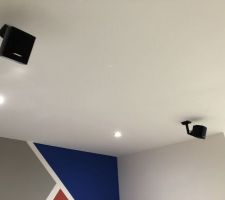 Système sonore avec surround au plafond