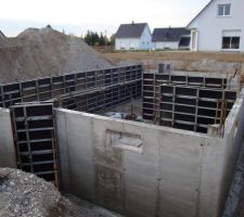 Les murs du sous-sol sont presques finis maintenant !