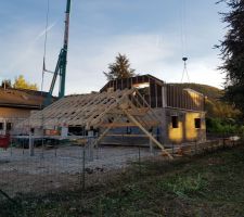 Élévation murs 1er étage en ossature bois. Ça va vite!!