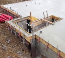 Coffrage pour la tr&eacute;mie de l'escalier qui descend &agrave; la cave