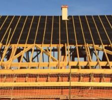 Début de la mise en place de l'écran de sous toiture