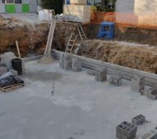 &Eacute;l&eacute;vation des murs du sous-sol en cours