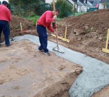 Coulage béton dans fondations vide sanitaire