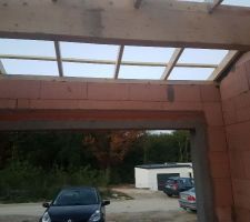 Garage après pose de la charpente et découpe de la ceinture ...