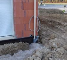 Fin du terrassemt. 
Branchements EDF et gaz.  Mise en place bouchon dégorgement des gouttieres. 
??
