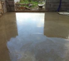 Toujours la dalle de la salle de jeux avec le puit (qui fait 1m de diametre).