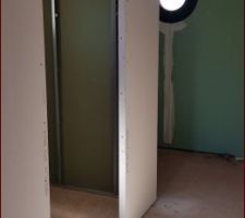 Vue dressing et salle d'eau suite parentale