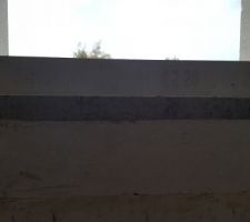 Plein de ponts thermiques !
Ils avaient pr&eacute;vu une ouverture trop grande et ont du remonter un morceau de mur !