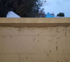 Plein de ponts thermiques !
Et encore le b&eacute;ton cellulaire massacr&eacute;...