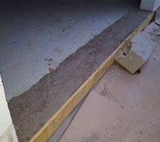 Plein de ponts thermiques !
Rebord de porte, le b&eacute;ton est moche et s'effrite tr&egrave;s facilement : est-ce uniquement parce qu'il n'est pas sec ?