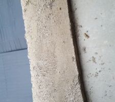 Plein de ponts thermiques !
Rebord de porte, le b&eacute;ton est moche et s'effrite tr&egrave;s facilement : est-ce uniquement parce qu'il n'est pas sec ?