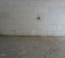 La lumière filtre à travers les murs...