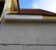 Les tuiles se soulèvent à cet endroit.