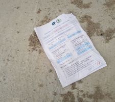 Document "permis de construire" à nos noms qui traîne devant le garage !!!