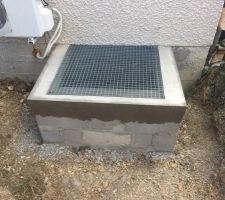 Accès au vide sanitaire par caillebotis, manque plus qu?a combler le pourtour avec de la terre