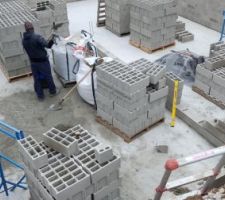 Élévation des murs du sous-sol en cours