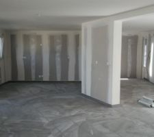 Carrelage terminé... il va y avoir pas mal de reprise à faire ...