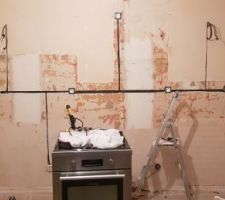 Cuisine, tranchés  pour passage électricité