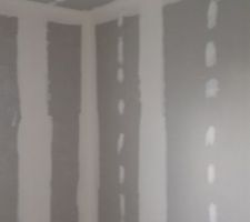 Plaques de plâtre: intervention du jointeur