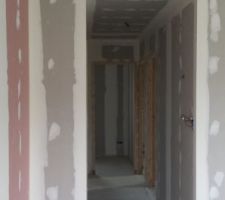 Plaques de plâtre: intervention du jointeur