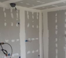 Plaques de plâtre: intervention du jointeur