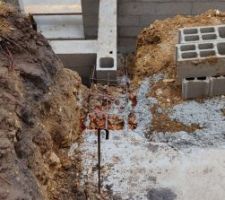 &Eacute;l&eacute;vation des murs du sous-sol en cours, il ne reste que la liaison avec les fondations du garage &agrave; finir pour finaliser les murs du sous-sol