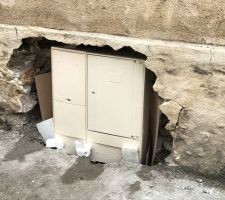 Pose des coffrets &eacute;lec et gaz