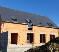 Facade arrière sous le magnifique soleil breton