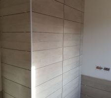 Carrelage SDB côté douche en cours