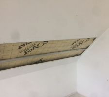 Pose renfort lit
en appui sur cloison + visé dans la ferme