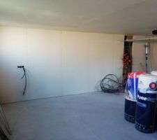 Coté garage, avant que la cloison intérieure soit faite