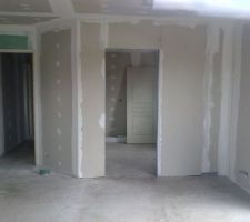 Chape de finition coulée : vue cuisine   couloir