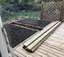 Carrés potagers terminés et remplis de terre végétale amendée