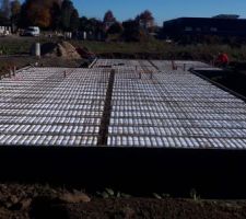 Pose des hourdis, du treillage m&eacute;tallique, des conduits PVC