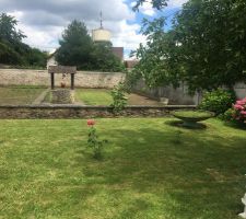 Futur terrain ? la maison sera au niveau du petit muret