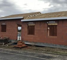 09.11.2018 la maison prend forme la charpente est fini !!!