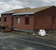 09.11.2018 la maison prend forme la charpente est fini !!!
