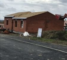 09.11.2018 la maison prend forme la charpente est fini !!!