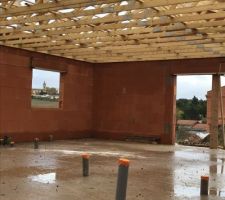 09.11.2018 la maison prend forme la charpente est fini !!!