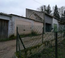 Les deux garages conservés