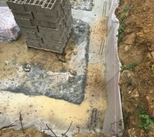 Livraison du parpaings pour les murs du vide sanitaire