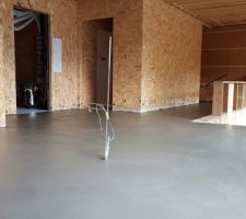 Lissage de la chape béton ciré