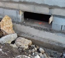 Vue entr&eacute;e du VS avec les fameuses fondations coul&eacute;es qui r&eacute;duis grandement le passage :(