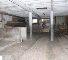 Intérieur de la partie écurie intégrée à la grange