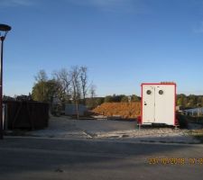 Arrivée de la "caravane" avec WC et pièce de "vie"