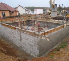 &Eacute;l&eacute;vation murs VS J9
Arase de 5 cm au dessus des murs en cours + Mise en place des attentes de continuit&eacute;
