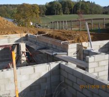 &Eacute;l&eacute;vation murs VS J9
Arase de 5 cm au dessus des murs en cours + Mise en place des attentes de continuit&eacute;